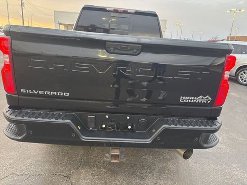 Used 2021 Chevrolet Silverado 2500 High Country w/ Technology Package image 10