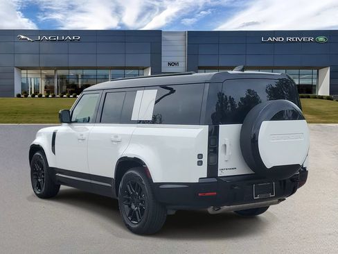 Used 2026 Land Rover Defender 130 X-Dynamic SE AWD/4WD image 4