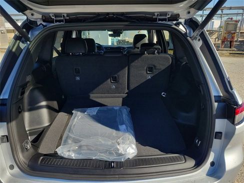 New 2025 Jeep Grand Cherokee Altitude image 6