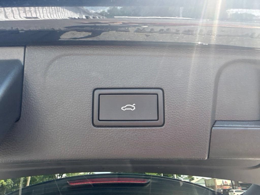 Used 2026 Volkswagen Atlas SE FWD image 12