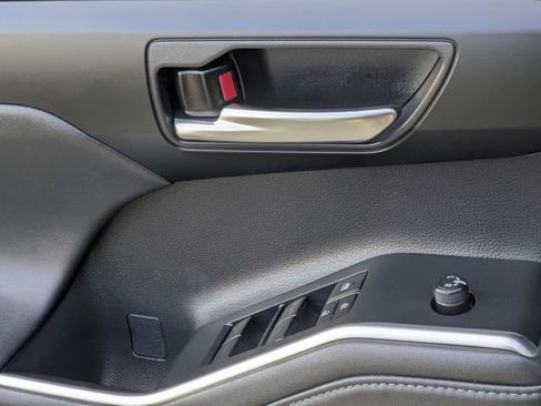 Used 2022 Toyota Highlander XLE image 24