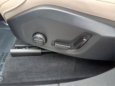 Certified 2026 Volvo XC90 B6 Plus AWD/4WD image 18