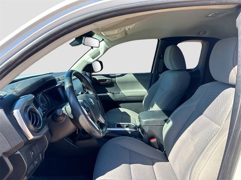 Used 2022 Toyota Tacoma SR image 9