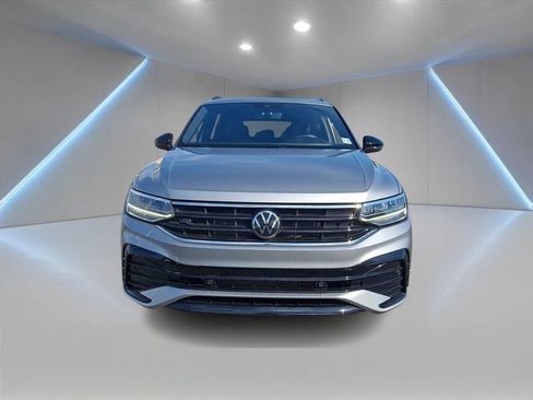 Certified 2022 Volkswagen Tiguan SE R-Line AWD/4WD image 2