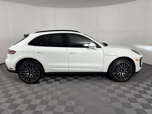 Certified 2025 Porsche Macan AWD/4WD image 7