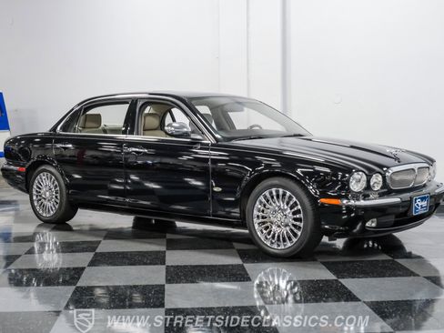 Used 2007 Jaguar XJ8 L RWD image 13