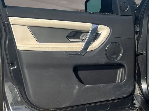 Used 2023 Land Rover Discovery Sport SE R-Dynamic image 18