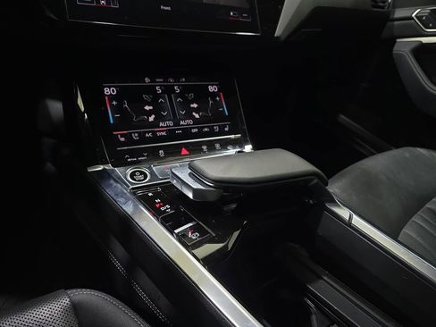 Used 2023 Audi e-tron Premium Plus w/ Premium Plus Package AWD/4WD image 26