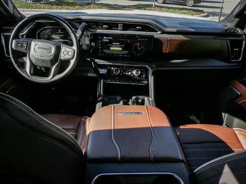 Used 2025 GMC Sierra 2500 Denali Ultimate image 29