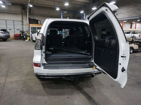 Used 2023 Lexus GX 460 Premium w/ Accessory Package image 18