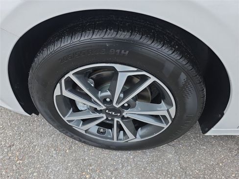 Used 2024 Kia Forte LXS image 12