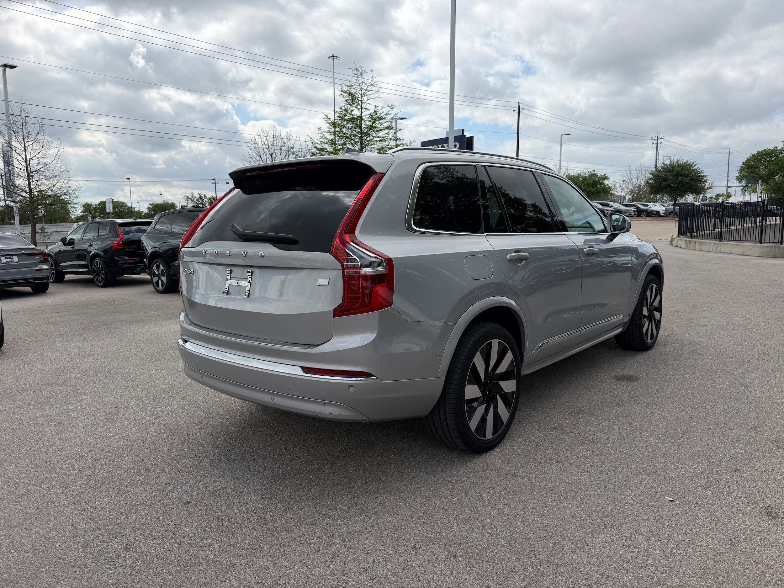 Certified 2024 Volvo XC90 T8 Plus w/ Protection Package Premier AWD/4WD image 6