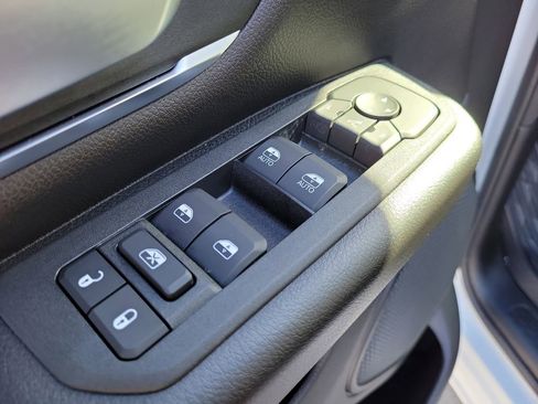 New 2026 RAM 1500 4x4 Crew Cab image 19