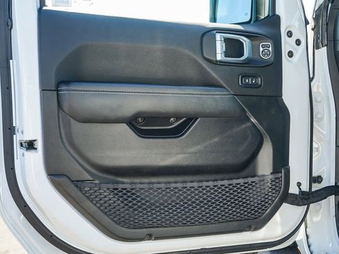 Used 2023 Jeep Wrangler Sahara w/ Cold Weather Group image 19