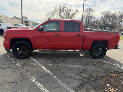 Used 2018 Chevrolet Silverado 1500 Custom w/ Custom Value Package image 2