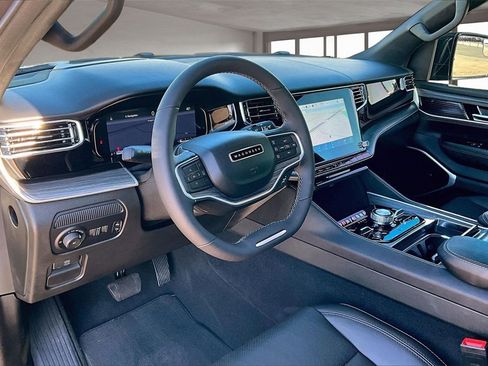 Used 2023 Jeep Wagoneer Series III w/ Premium Group I image 13