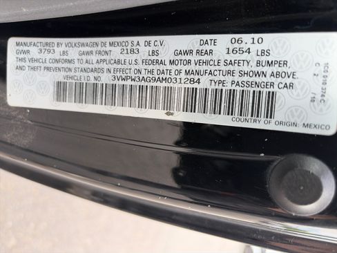Used 2010 Volkswagen Beetle Coupe FWD image 29