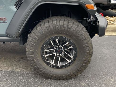 Used 2024 Jeep Wrangler Unlimited Rubicon w/ XTREMEE 35" Tire Package image 8