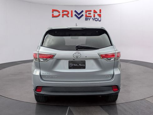Used 2016 Toyota Highlander XLE FWD image 4