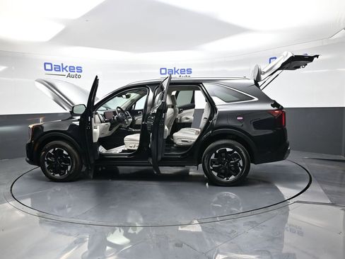 Certified 2025 Kia Sorento S AWD/4WD image 43