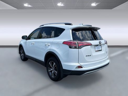 Used 2018 Toyota RAV4 XLE AWD/4WD image 3