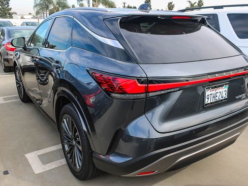 Used 2025 Lexus RX 350h w/ Convenience Package image 3