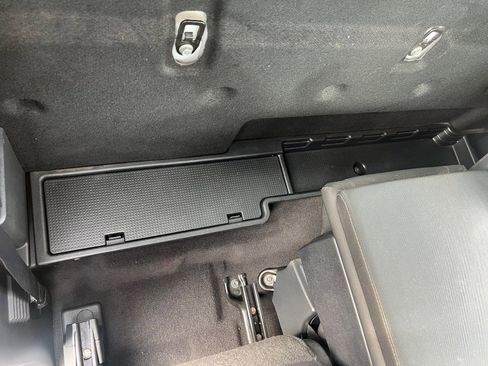 Used 2017 Nissan Titan SV image 23