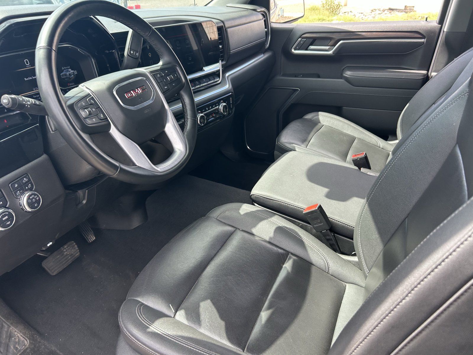 Used 2025 GMC Sierra 1500 SLT AWD/4WD image 13
