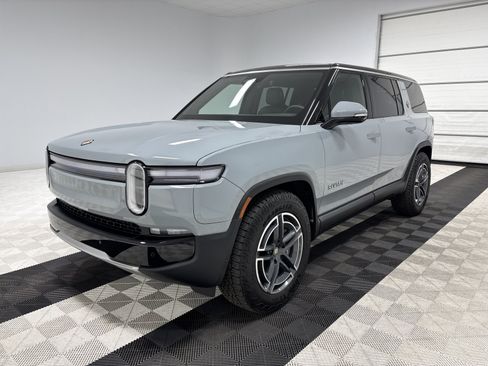 Used 2025 Rivian R1S Adventure AWD/4WD image 1
