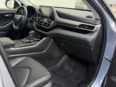 Used 2022 Toyota Highlander XLE AWD/4WD image 23