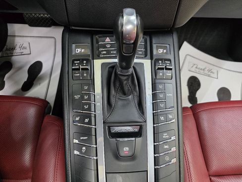 Used 2018 Porsche Macan AWD/4WD image 34