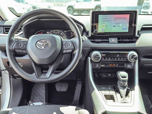 Used 2025 Toyota RAV4 XLE AWD/4WD image 3