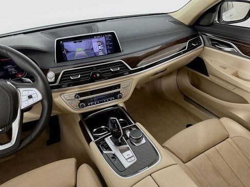 Used 2022 BMW 740i image 24