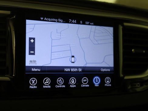 Used 2017 Chrysler Pacifica Touring-L image 8