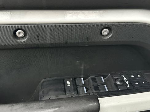 Used 2024 Land Rover Defender 110 X-Dynamic SE image 13