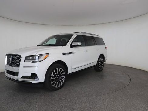 Used 2024 Lincoln Navigator Black Label image 2