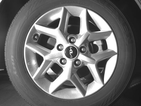 Used 2025 Kia Soul LX w/ LX Technology Package FWD image 13