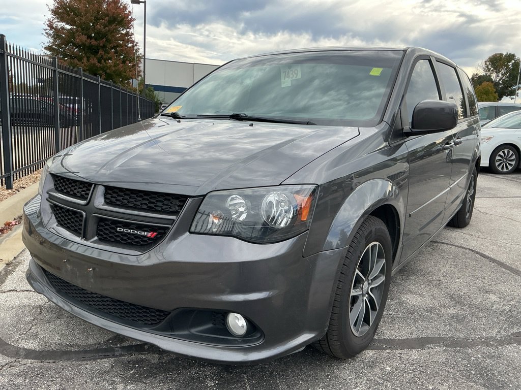 Used 2016 Dodge Grand Caravan R/T w/ Driver Convenience Group FWD image 4