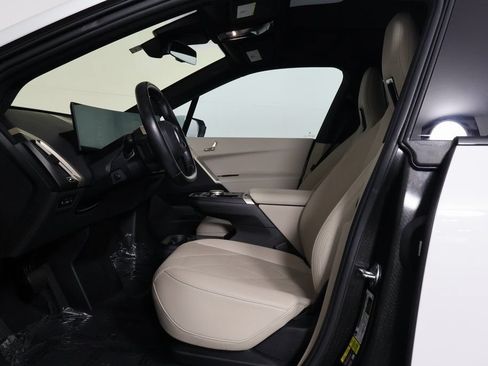 Used 2024 BMW iX xDrive50 w/ Sport Package AWD/4WD image 10