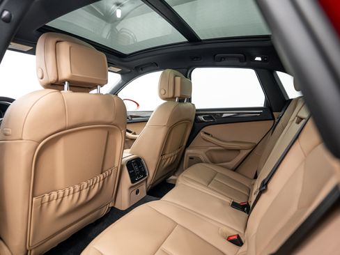 Certified 2026 Porsche Macan AWD/4WD image 22