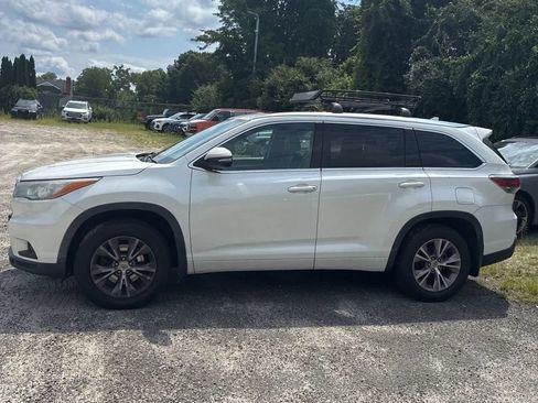 Used 2015 Toyota Highlander XLE AWD/4WD image 3