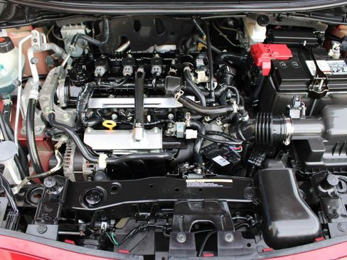 Used 2021 Nissan Versa SR FWD image 47