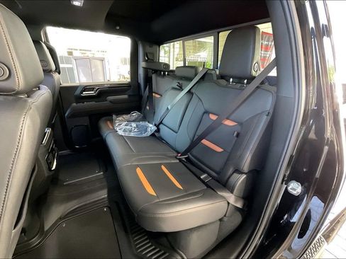 Used 2025 GMC Sierra 2500 AT4 w/ AT4 Premium Plus Package AWD/4WD image 14