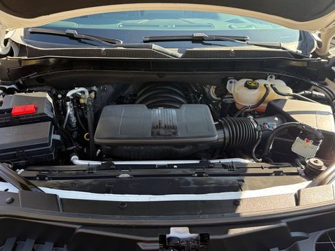 Used 2023 Chevrolet Suburban Premier image 9