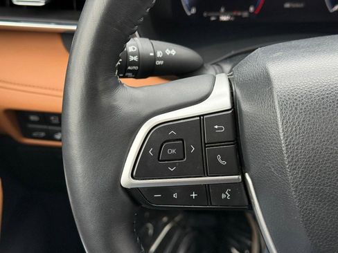 Used 2024 Toyota Highlander Platinum image 28