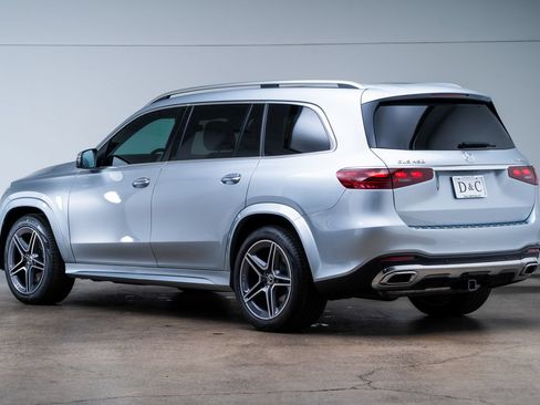 Used 2025 Mercedes-Benz GLS 450 4MATIC image 4