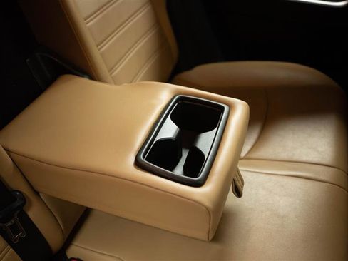 Used 2021 Toyota RAV4 XLE Premium image 17