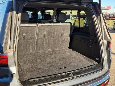 Used 2024 Jeep Wagoneer L Series II w/ Flexible Seating Group image 8