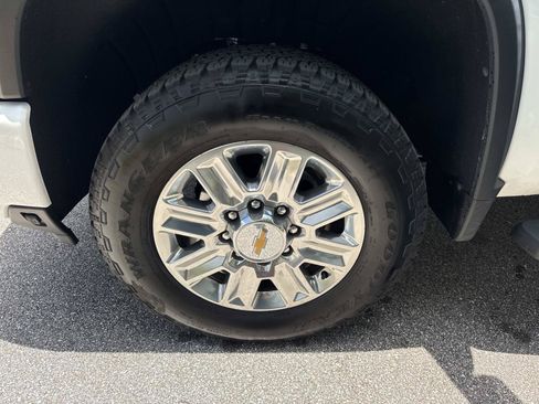 Used 2025 Chevrolet Silverado 2500 High Country w/ High Country Premium Package AWD/4WD image 10