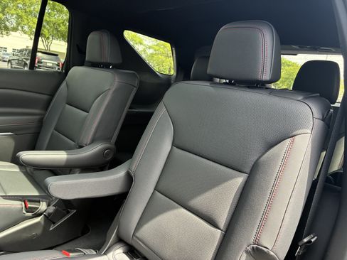 New 2026 Chevrolet Traverse Z71 w/ Enhanced Driving Package AWD/4WD image 14